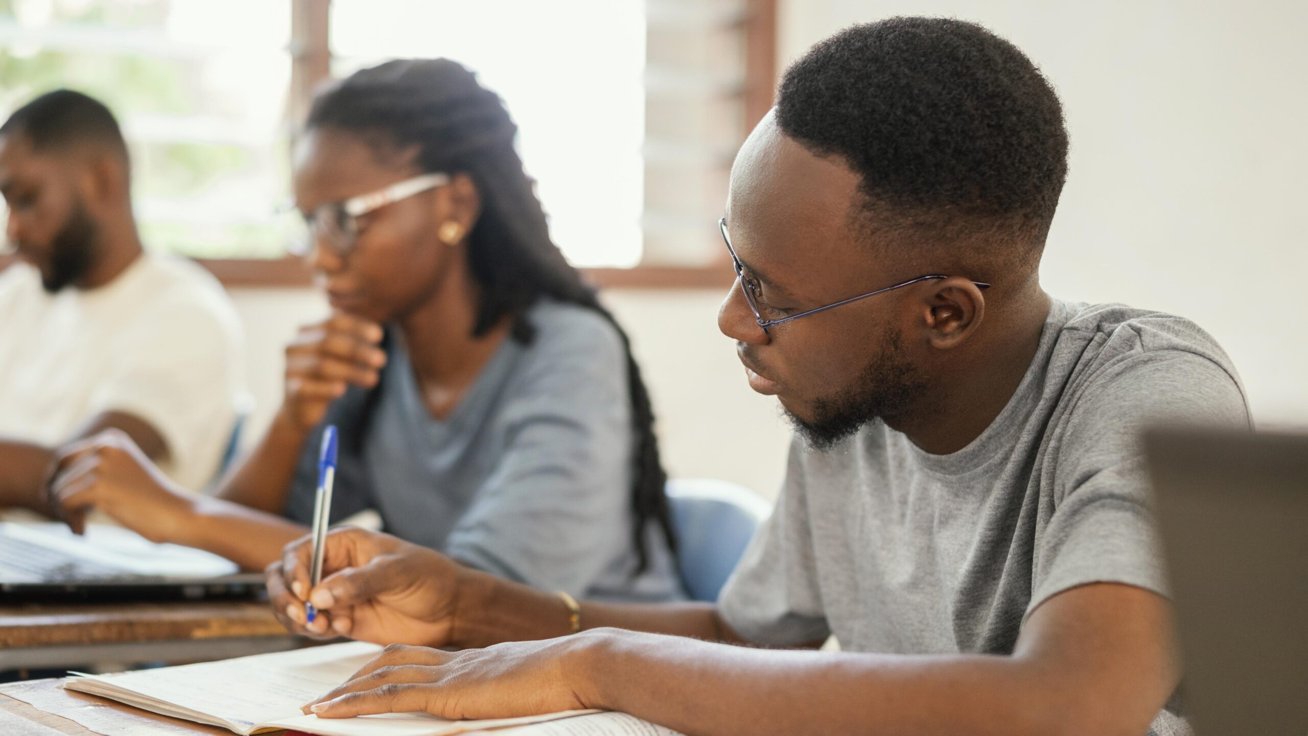 close-up-students-studying-together